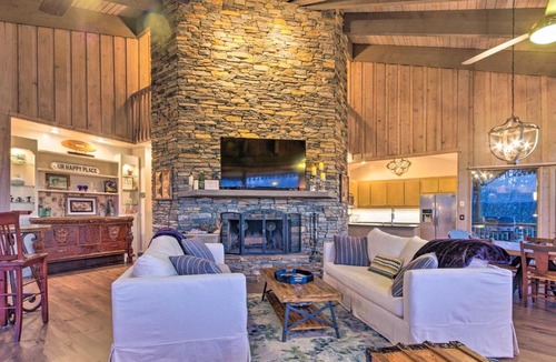 Brevard House | Brevard Home w/Panoramic Lake & Mountain Views!