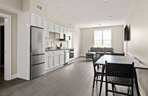 New Orleans Hotel | Bright 2BR Retreat in New Orleans’ Historic Center