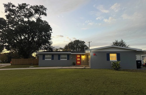 Sky Lake Apartment | Bright Boho Private Suite 1BR AC 2 Parking Near Airport, Attractions & downtown