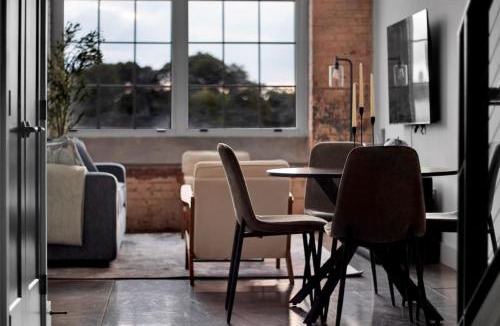 Judson Apartment | Bright Cozy Loft Pool Gym Great location