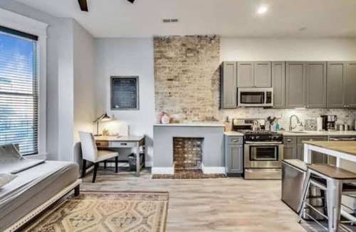 Tri-Taylor Apartment | Bright Med District 2Bd/2Ba w/Garage