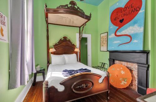 Esplanade Ridge Bed & Breakfast | Bright retreat w private balcony & garden views