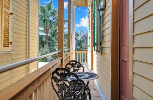 Esplanade Ridge Bed & Breakfast | Bright retreat w private balcony & garden views