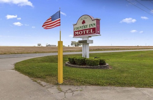 Red Bud Apartment | Bright Single King Suite in the Heart of Red Bud!