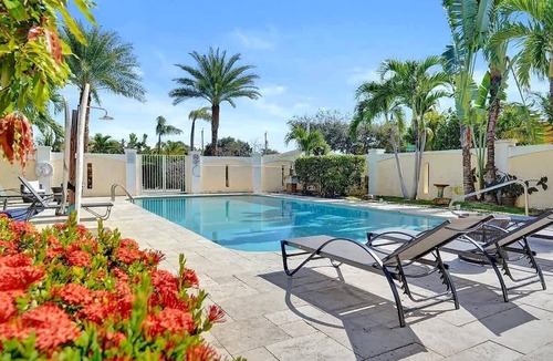 Mango Groves Apartment | Bright Studio Suite | Pool & 20 Min to WPB