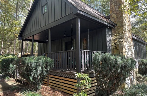 Nicholson House | Brockton Bungalow- Charming Cabin Just Outside of Athens!