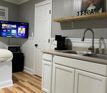 North Little Rock Apartment | Brooklyn's Tiny Apartment Pets Welcome