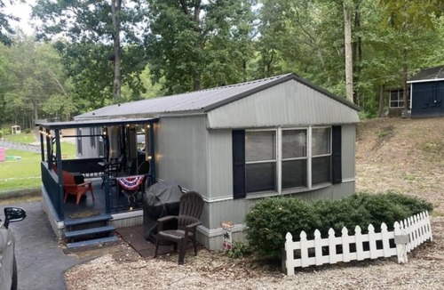 Springville House | Buchanan Resort 2 Bed/1 Bath Lake Retreat