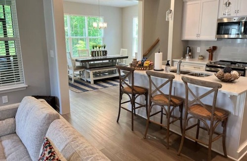 Tullahoma House | Bueller's Barrel House - Your Exquisite Getaway (Golf Cart Included)