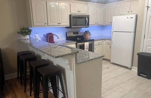 Starkville Apartment | Bully's Retreat is a charming 2-bedroom apartment in vibrant Starkville