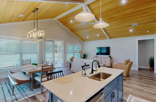 Waverly House | CABIN #1 AT SANCTUARY COVE