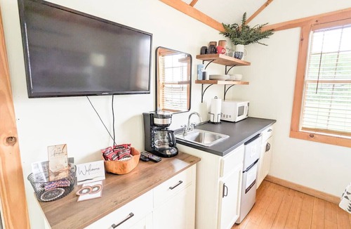 Newnata Cabin | Cabin-ette at the Creek ~ a Tiny Ozark Getaway