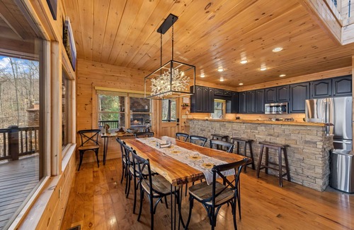 Mineral Bluff Cabin | Cabin in the Clouds, Best Views, Hot Tub, Games, Firepit, Pets, Flat Paved Drive