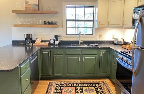 Jones Mills House | Cabin on the Cove - Sleeps 6 - Dock, Kayaks & Firepit