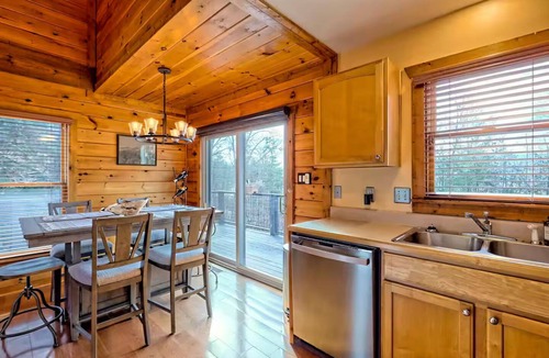 Hiawassee Cabin | Cabin with Mountain & Lake Views, Fire Pit, WiFi, AC, EV Charger, Pond/Fountain