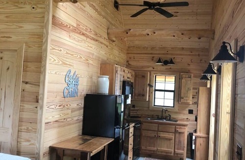 Fulton Cabin | Cabins At Midway, Potter`s Wheel
