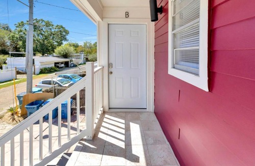 Lafayette Apartment | Cajun Stays Challenger B with Pool Sauna