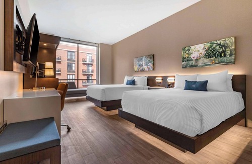 Old West Broad Neighborhood Hotel | Cambria Hotel Savannah Downtown Historic District