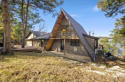 Rogers House | Camel Rock-ON Beaver Lake-Sweeping Views-Sleeps 18