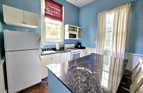 Faubourg Delassize House | Camelback Guest House