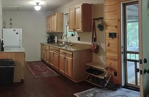 Tallassee House | Cameron's Cottage at The Lake