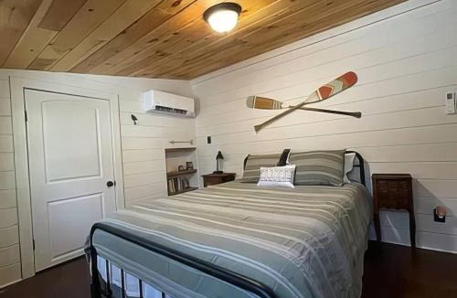Tallassee House | Cameron's Cottage at The Lake