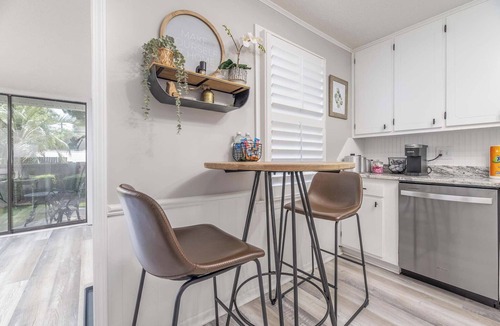 Columbus Cottage | Camille Cottage ~ Ideal for Short-Term Stays or Traveling Professionals