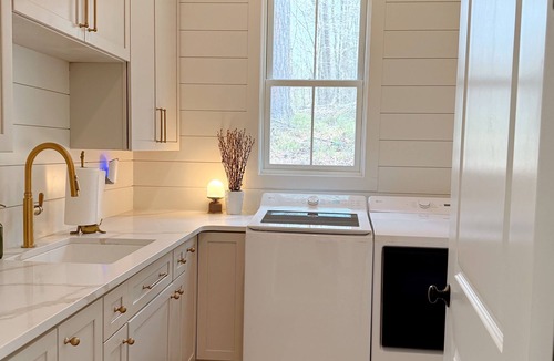 Crane Hill House | Camp Mayla: 3BR peaceful lake house with vintage style plus a TREEHOUSE Escape!