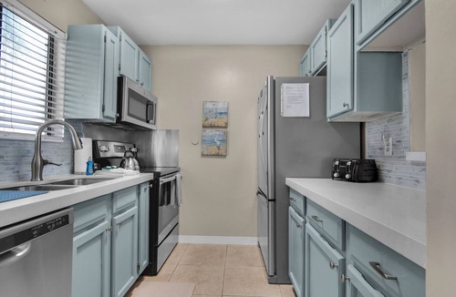 Holiday Isle Condo | Canal Unit with 2 BR/2 Baths & Free Beach Setup!
