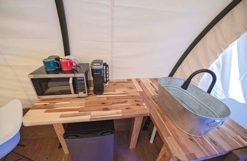Benton House | Caney Creek Luxury Glamping Wagon Riverside Resort