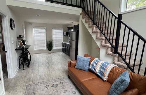 Somerset House | Captivating 2-bedroom, garage door house with WiFi, AC in welcoming Somerset