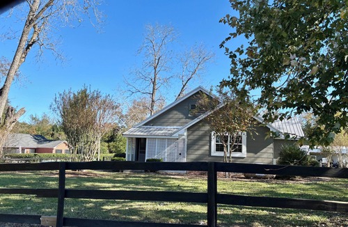Hartsfield Cottage | Carriage House Sleeps 9