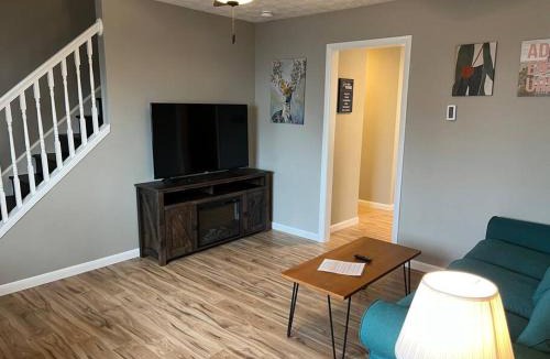 Norwood Apartment | Carter #4 Two bedroom unit near Xavier Downtown