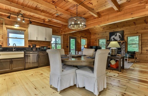 Ellijay Cabin | Carter`s Lake Getaway | Ellijay, GA