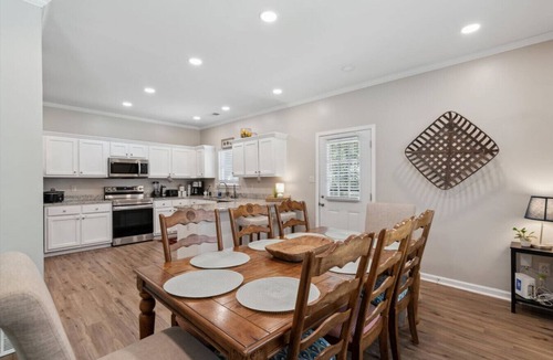 Cooper-Young Historic District House | Casa Azul + Memphis Midtown + Cooper Young + 4 BR