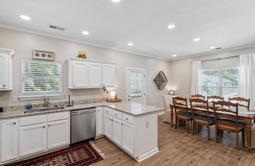 Cooper-Young Historic District House | Casa Azul + Memphis Midtown + Cooper Young + 4 BR