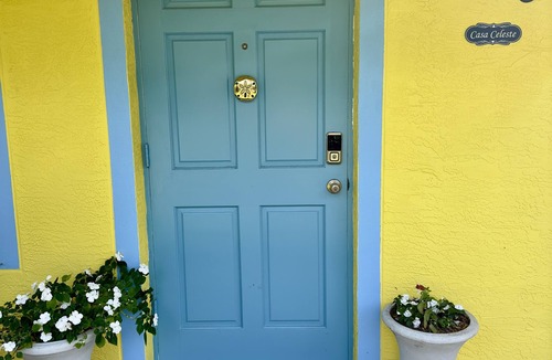 Palm City House | Casa Celeste. Fenced Back Yard. Close to Boat Ramp. Children and Dog Friendly.