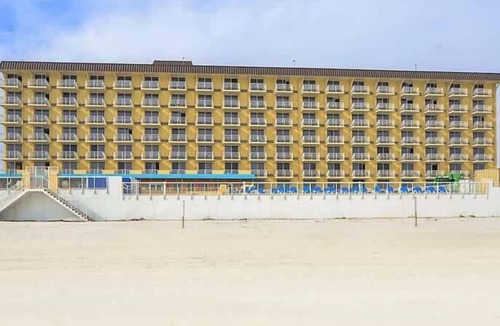 Ormond Shores Condo | Casa Del Mar Beach Resort- studio streetside