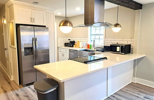 Atlanta Cottage | Casa Emily - 3-bedroom cottage in 30318 near Mercedes Benz Stadium