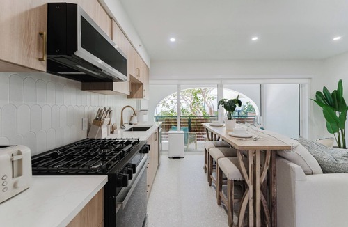 Boca Raton Apartment | Casa Luz - Sunlit Boca Pool Retreat