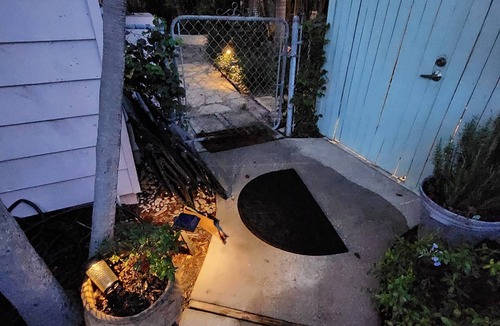 Parker Ridge House | Casa Ricardo Apt, Comfy, Cozy, Private, W/D, WiFi, 10 min. to downtown & Beaches