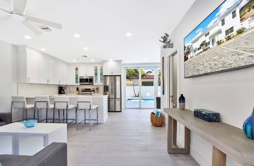 Palm Beach Shores House | Cascade Full Complex - Four Unit Building steps from the Beach!