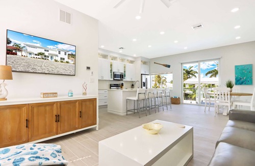 Palm Beach Shores House | Cascade Full Complex - Four Unit Building steps from the Beach!