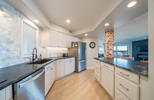 Lake Hamilton Condo | CASTAWAY on Lake Hamilton - 3 bedroom with boat slip