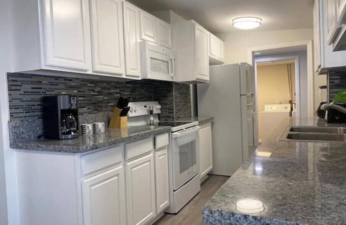 Palm Beach Gardens House | CATALINA RETREAT★ 4. NEAR BEACHES/PGA/DOWNTOWN/ROGER DEAN/HOT TUB