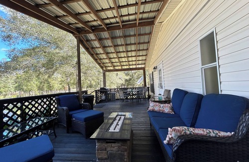 Mcalpin House | Cave Divers Spring Escape, Sleeps 8+, Private Patio, Fire Pit, Spacious Kitchen