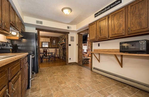 Farmington House | Cedar Lodge - Rustic Lodge Escape for Friends & Family