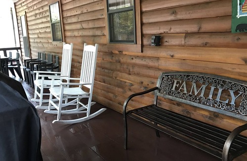 Sugar Tree Cabin | Cedar Retreat Cabin at Sugar Tree on the Tennessee River