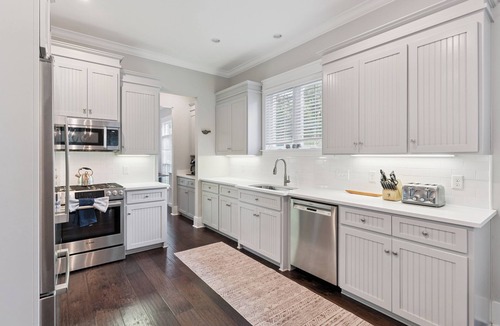 Demere Park House | Central Location with a pool, sleeps 10