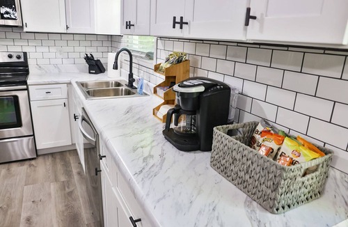 Oxford House | Centrally located, freshly updated home in Oxford